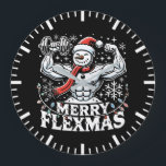 Merry Flexmas - Snowman Flexing Christmas Gym Grote Klok<br><div class="desc">Omarm de feestelijke geest en sportschool met dit hilarische "Merry Flexmas" -ontwerp! Met een gescheurde sneeuwman met uitpuilende biceps, omringd door feestelijke elementen zoals sneeuwvlokken, kerstbomen en vakantiepatronen, is dit ontwerp perfect voor iedereen die weigert zijn training over te slaan, zelfs tijdens de feestdagen. Of je nu een fitnessliefhebber, bodybuilder...</div>
