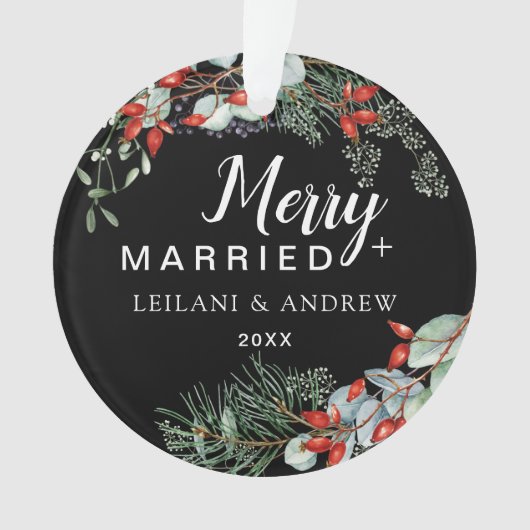 Merry Getrouwd Holly Greenery Kerst Zwart Ornament (voorkant)