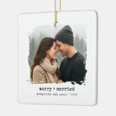 Merry + Getrouwde Pas getrouwd Eerste Kerstfoto Keramisch Ornament (Links)