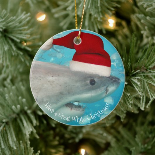 Merry Great White KerstShark Santa Hat Funny Keramisch Ornament (Boom)