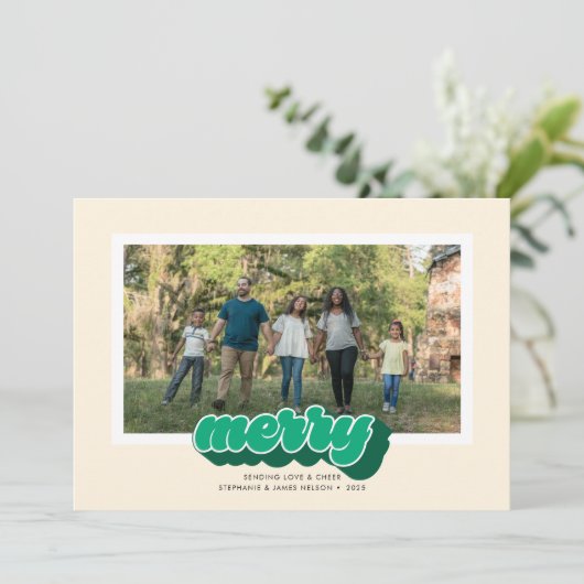 Merry Green Retro Script Christmas Photo Feestdagenkaart (Staand voorkant)