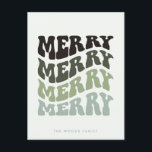 Merry Groovy Wavy Green Typography Christmas Feestdagenkaart<br><div class="desc">Merry Merry Christmas Kaart: een retro ontwerp,  met een golvende  typografie en een gedempt groen palet.</div>