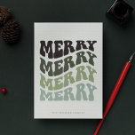 Merry Groovy Wavy Green Typography Christmas Feestdagenkaart<br><div class="desc">Merry Merry Christmas Kaart: een retro ontwerp,  met een golvende  typografie en een gedempt groen palet.</div>
