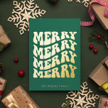 Merry Groovy Wavy Green Typography Christmas Folie Feestdagenkaart<br><div class="desc">Merry Merry Christmas Kaart: een retro ontwerp,  met een golvende  typografie in gouden folie en een groene achtergrond.</div>