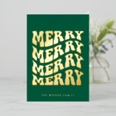 Merry Groovy Wavy Green Typography Christmas Folie Feestdagenkaart (Staand Voorkant)