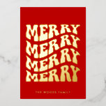 Merry Groovy Wavy Red Typography Christmas Folie Feestdagenkaart<br><div class="desc">Merry Merry Christmas Kaart: een retro ontwerp,  met een golvende  typografie in gouden folie en een rode achtergrond.</div>