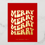 Merry Groovy Wavy Red Typography Christmas Gold Folie Feestdagen Briefkaart<br><div class="desc">Merry Merry Christmas Briefkaart: een retro ontwerp,  met een golvende  typografie in gouden folie en een rode achtergrond.</div>