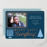 Merry Happy Alles Foto Navy Roos Gold Foil Folie Feestdagenkaart<br><div class="desc">Voeg een beetje luxe toe aan uw feestvreugde met deze echte roos gouden folie platte wenskaarten met uw foto en een pastelblauwe kerstboom en een bijbehorende Hanukkah Menorah. Voeg uw foto links bovenaan toe waar deze wordt weergegeven met afgeronde hoeken en een dubbele rand van de goudfolie van het roos....</div>