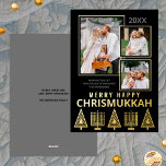 Merry Happy Chrismukkah Chic 3 Foto Gold Folie Feestdagenkaart<br><div class="desc">Persoonlijke foto-wenskaarten met echte gouden folie zorgen voor een luxe op je vakantieberichten. Eenvoudig aan te passen, voeg gewoon uw drie foto's toe waar ze enigszins overlappen met dunne gouden randen op de solide zwarte achtergrond. Geef het jaar bij de bovenkant en de jouw naam en een korte groet onder...</div>