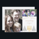 Merry Happy Tan Modern 3 Photo Collage Feestdagenkaart<br><div class="desc">De malplaatjes van de foto maken het ontwerpen van uw eigen 3 fotocollage vakantiekaarten een bries met dit moderne Merry Happy Alles ontwerp in wit en tan. Voeg uw favoriete grote foto aan de linkerzijde met twee kleinere afbeeldingen op het hogere recht boven MERRY HAPPY IEDEREEN in gemengde tan doopvonten...</div>