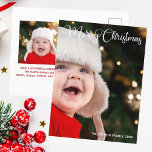 Merry kerst Elegant White Typografie Foto Briefkaart<br><div class="desc">Elegant Merry-briefkaart voor kerstfoto's met mooie witte krullende typografie. Dit moderne briefkaart van de familiefoto van de vakantie kenmerkt prachtige manuscript en jouw naam in wit over het volledige aftapafbeelding. Personaliseer met een tweede foto op de rug.</div>