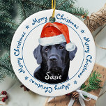 Merry KerstBlack Labrador Cute Santa Dog Keramisch Ornament<br><div class="desc">Decorteer je boom en bederf je favoriete labrador dit vakantieseizoen met deze schattige kerstkerstkerstkerstkerstkerstkerstkerstkerstversiering van Merry Santa Dog Black Labrador en de bijbehorende decor. Een prachtig cadeau aan alle Labrador Lovers. Deze kerstversiering in het zwarte lab zal een favoriet zijn onder labrador-liefhebbers. Bezoek ons collectie voor de corresponderende zwarte kerstkaarten,...</div>