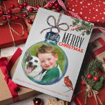 Merry kerstfoto Bauble Unieke  stijl Feestdagenkaart<br><div class="desc">Bied hen een prettig kerstfeest met unieke -stijl kerstkaarten. Plaats je favoriete foto in deze leuke kerstsierfoto-kaart en voeg jouw naam en het jaar toe. De foto zal binnen de schattige buibel lijken, met een kleine rode kardinale vogel op een tak en een schone, heldere, goed leesbare lettersoort. Een coördinerend...</div>
