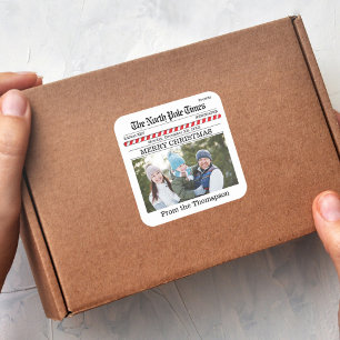 Merry kerstfoto Whimsical Newspapier Print Vierkante Sticker