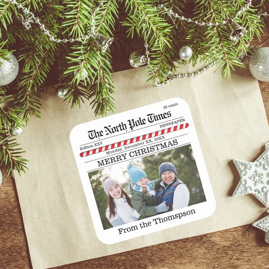 Merry kerstfoto Whimsical Newspapier Print Vierkante Sticker