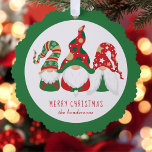Merry Kerstgnomen Green Ornament Kaart<br><div class="desc">Leuke feestelijke wenskaart die ook kan worden gebruikt als een cadeau label en een papieren boom ornament. Aan de voorzijde bevinden zich drie Scandinavische kabouters met seizoensgebonden rode en groene petten. Personaliseer de "Vrolijke Kerstmis" groet en jouw naam onderaan.</div>