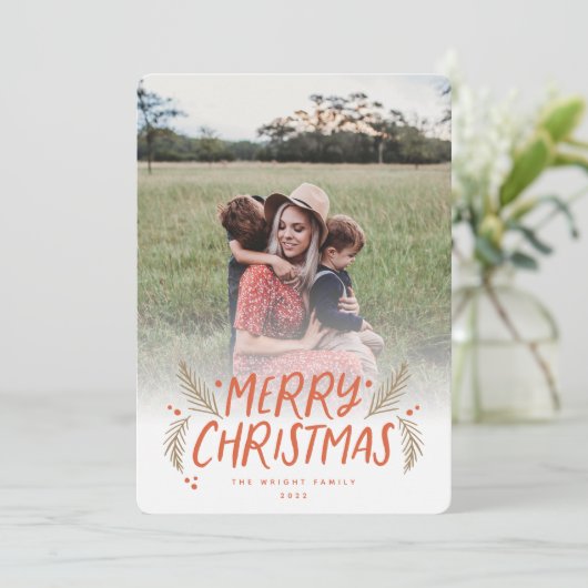 Merry Kersthand getekende Pine Berries Red Foto Feestdagenkaart (Staand voorkant)