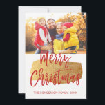 Merry-kersthandschrift met briefkaart voor script<br><div class="desc">Vrolijke Kerstmis Hand Lettered Script Photo Card. De foto en tekst van dit met de hand geletterde penseelscript kan worden bijgewerkt en aangepast met uw foto en familienaam. Op deze kaart staan ook de familienaam en een gouden folie krans op de achterkant van de Kaart.</div>