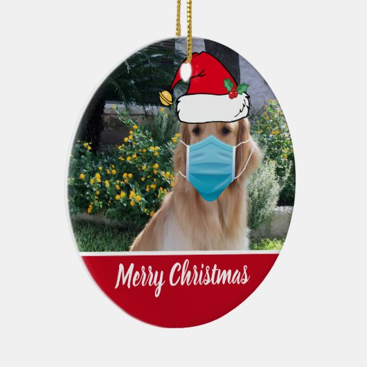 Merry Kerstmis Funny Dog in Face Mask Keramisch Ornament (Rechts)