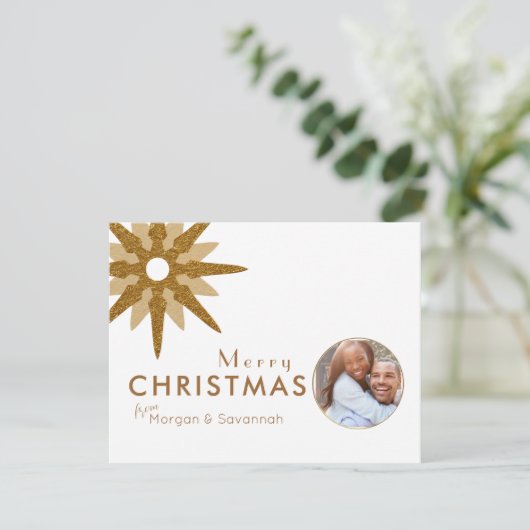 Merry Kerstmis Gold Snowflake Couple Foto Feestdagenkaart (Staand voorkant)