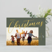 Merry Kerstmis Modern Green Gold Script Foto Folie Feestdagenkaart (Staand Voorkant)