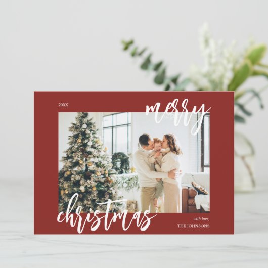 Merry kerstpenseel Script Foto rood Feestdagenkaart (Staand voorkant)