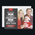 Merry-kerstpreppy Chalkboard fotokaart Feestdagenkaart<br><div class="desc">Fun en festive ronded corners preppy style chalk sign board Kerstmis Holiday groetings fotosjabloon op trendy flat cards. Robuuste chalkboardstijl met zwarte achtergrond met retro varisity stijl typografie, en rand. Voeg uw favoriete familiefoto of het eerste vakantieafbeelding van de baby toe en pas de tekst aan. Moderne manier om gelukkige...</div>