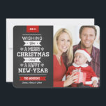 Merry-kerstpreppy Chalkboard fotokaart Feestdagenkaart<br><div class="desc">Fun en festive ronded corners preppy style chalk sign board Kerstmis Holiday groetings fotosjabloon op trendy flat cards. Robuuste chalkboardstijl met zwarte achtergrond met retro varisity stijl typografie, en rand. Voeg uw favoriete familiefoto of het eerste vakantieafbeelding van de baby toe en pas de tekst aan. Moderne manier om gelukkige...</div>