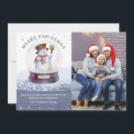 Merry Kerstwinter Wereldbol Cute Snowman Foto<br><div class="desc">Deze moderne kerstKaart is voorzien van een waterverf sneeuw wereldbol met een schattige sneeuwman met de tekst "Vrolijk Kerstfeest". Speciaal op maat gemaakt met je eigen tekst en favoriete foto met blauwe glitter #Kerstmis #christmascards #personalized #personalizedcards #photocards #vakantiekaarten #snowman #winter #feestdagen #festive</div>