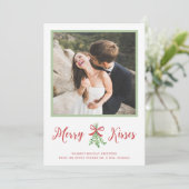 Merry Kisses Pas getrouwd Mistletoe kerstfoto Feestdagenkaart (Staand voorkant)