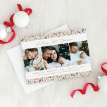 Merry Little Christmas Pink Floral Photo Collage Feestdagenkaart<br><div class="desc">De elegante "A Merry Little Christmas"-kerstkaart bevat twee fotoruimtes, een aangepaste begroeting en ruimte om familienamen op te nemen. Een bleek roze kerstbloemmotief lijsten het ontwerp en een complementaire rode achtergrond kleedt zich op de achterkant van de kaart. Dit ontwerp is perfect voor een gezin met kleine kinderen of een...</div>