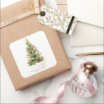 Merry Little Christmas Tree Rood Baby shower Vierkante Sticker<br><div class="desc">Deze genderneutrale "Merry little Baby shower" kerstvakantie baby shower sticker is voorzien van een kerstboom met ornamenten in het rood. Personaliseer het voor uw behoeften. U kunt bijpassende producten vinden in mijn winkel.</div>