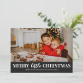 Merry Little Christmas Zwart Modern Script Foto Feestdagenkaart (Staand voorkant)