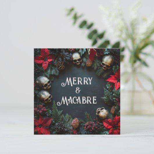 Merry Macabre Schedel Krans Gothic Kerst Feestdagenkaart (Staand voorkant)