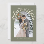 Merry & Married Arch Pas getrouwd Foto Sage Green Feestdagenkaart (Voorkant)