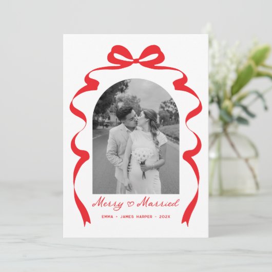 Merry & Married Bow Foto Kerst Passen getrouwd Feestdagenkaart (Staand voorkant)