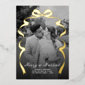 Merry & Married Bow Foto Kerst Passen getrouwd Folie Feestdagenkaart (Voorkant)