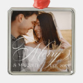 Merry & Married Elegant Script Newlyweds Photo Metalen Ornament (Voorkant)