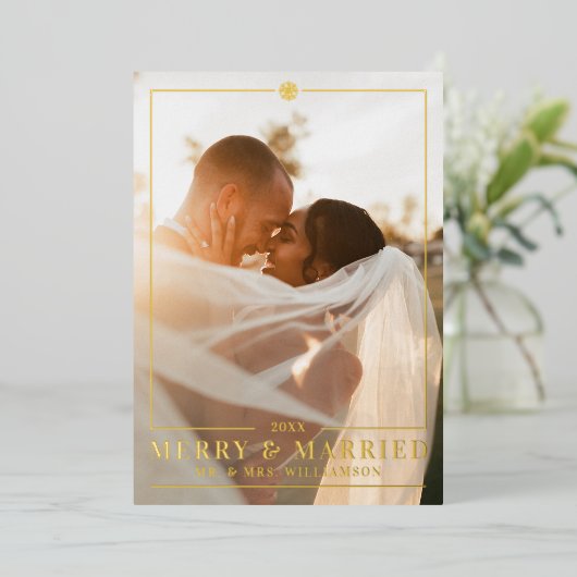 Merry & Married Elegant Wedding Foto Snowflake Folie Feestdagenkaart (Staand Voorkant)