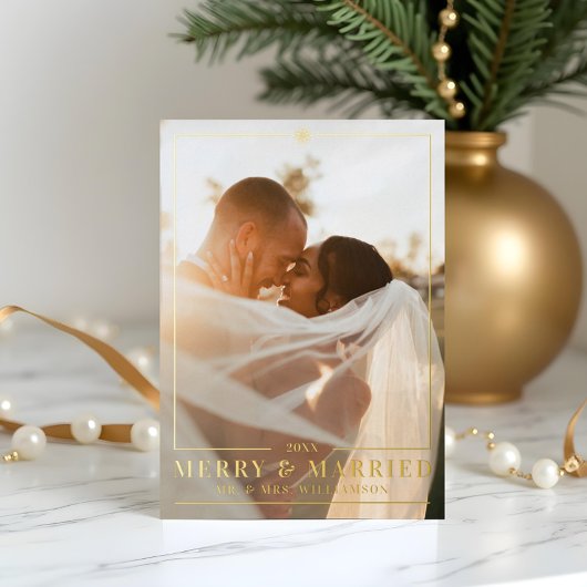 Merry & Married Elegant Wedding Foto Snowflake Folie Feestdagenkaart