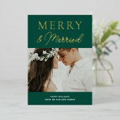 Merry Married Green Gold Script Foto Kerstmis Folie Feestdagenkaart (Staand Voorkant)