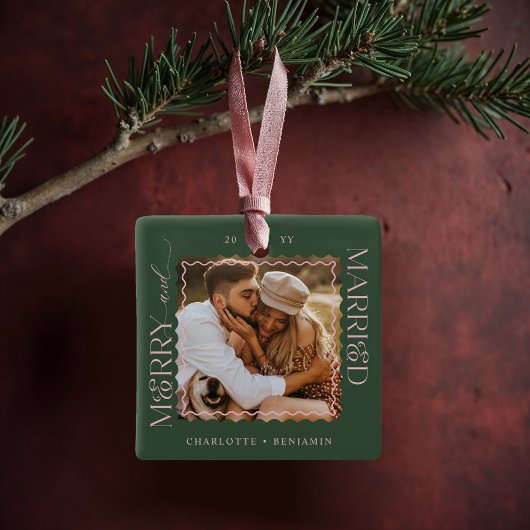 Merry & Married Modern Minimal Wavy Photo Keepsake Keramisch Ornament