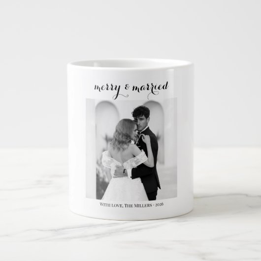 Merry & Married - Personalized Newlywed Christmas  Grote Koffiekop (Voorkant)