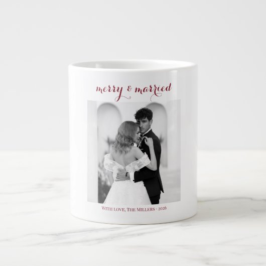 Merry & Married - Personalized Newlywed Christmas Grote Koffiekop (Voorkant)