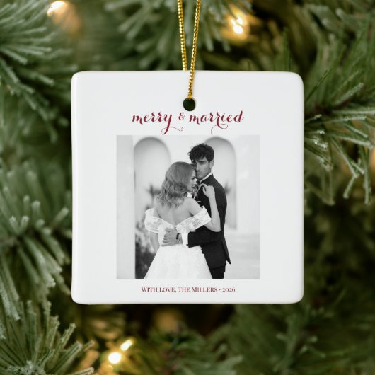 Merry & Married - Personalized Newlywed Christmas  Keramisch Ornament (Boom)