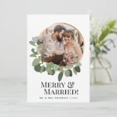 Merry & Married Photo Modern wreath Elegant Feestdagenkaart (Staand voorkant)