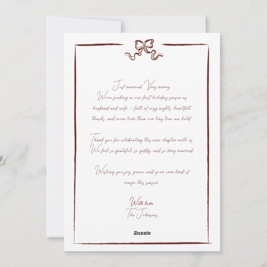 Merry & Married Red Hand-Drawn Bow Pas getrouwd Feestdagenkaart (Achterkant)