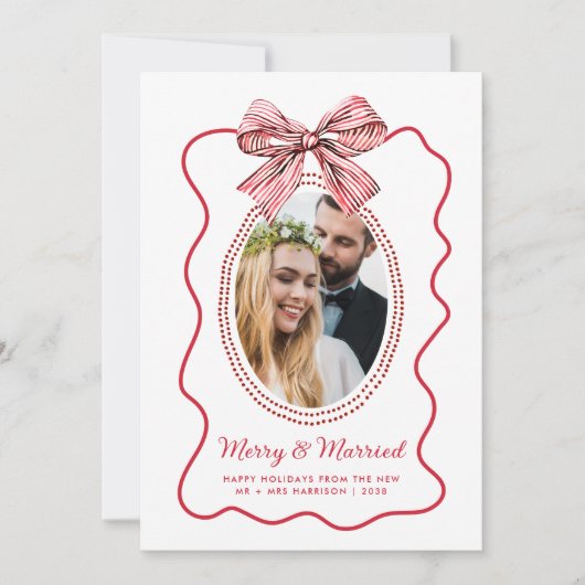 Merry Married Red Wavy Lijst Bow Foto Kerst Feestdagenkaart (Voorkant)