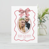 Merry Married Red Wavy Lijst Bow Foto Kerst Feestdagenkaart (Staand voorkant)