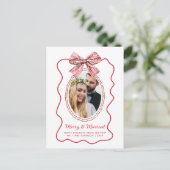 Merry Married Red Wavy Lijst Bow Foto Kerst Feestdagenkaart (Staand voorkant)